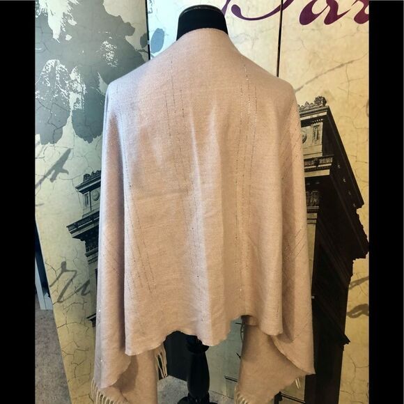 Beautiful scarf/wrap by Chic - Picture 3 of 4